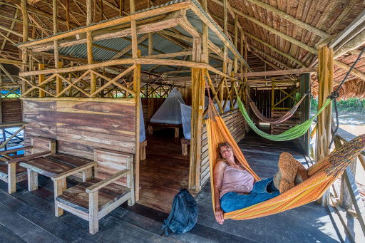 Floting cabin kurupira acommodation and hotel in the Amazon Siempre Colombia traven agency