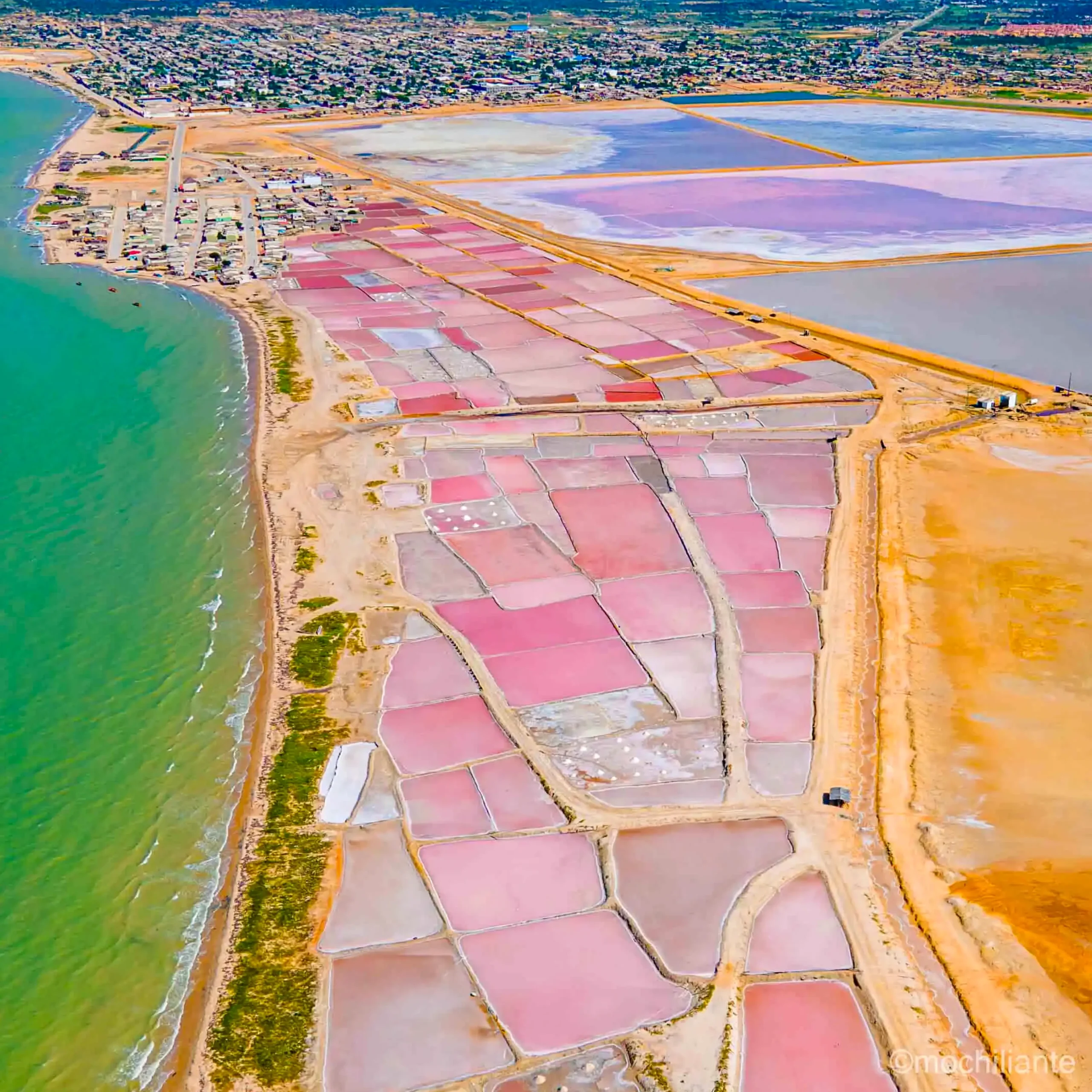 Descubre todos los destinos ecoturísticos de Colombia con Siempre Colombia: Amazonas, La Guajira, Zona Cafetera, Parque Nacional Tayrona, Llanos Orientales, Chocó Biogeográfico, Sierra Nevada de Santa Marta, San Andrés, Guaviare, Putumayo, Caquetá, Santander, Sierra de la Macarena, entre otros. Vive la aventura, biodiversidad, cultura y naturaleza con turismo responsable.