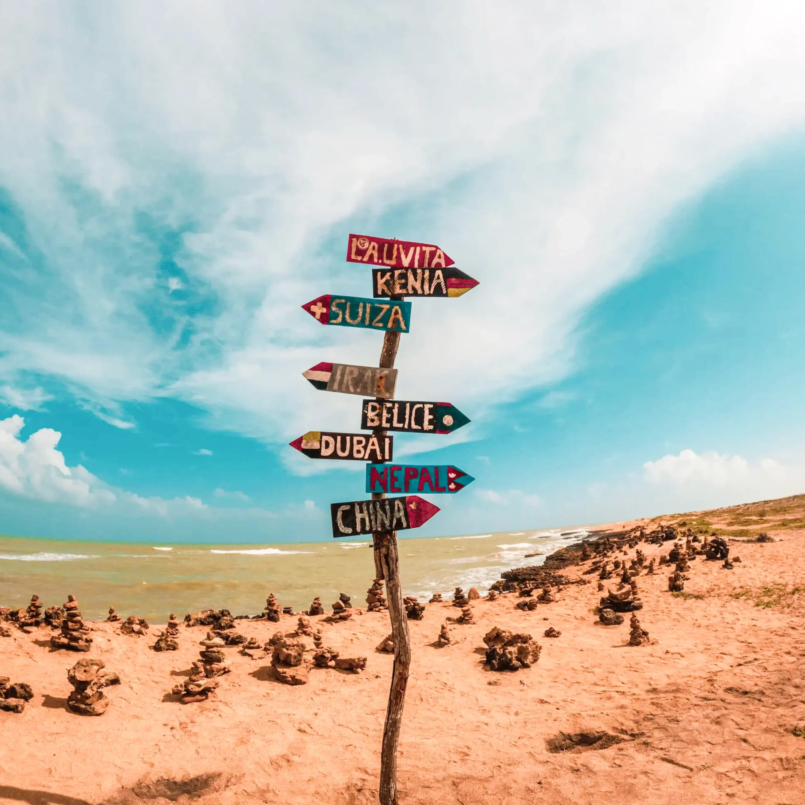 Descubre todos los destinos ecoturísticos de Colombia con Siempre Colombia: Amazonas, La Guajira, Zona Cafetera, Parque Nacional Tayrona, Llanos Orientales, Chocó Biogeográfico, Sierra Nevada de Santa Marta, San Andrés, Guaviare, Putumayo, Caquetá, Santander, Sierra de la Macarena, entre otros. Vive la aventura, biodiversidad, cultura y naturaleza con turismo responsable.