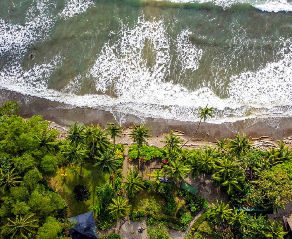 Descubre todos los destinos ecoturísticos de Colombia con Siempre Colombia: Amazonas, La Guajira, Zona Cafetera, Parque Nacional Tayrona, Llanos Orientales, Chocó Biogeográfico, Sierra Nevada de Santa Marta, San Andrés, Guaviare, Putumayo, Caquetá, Santander, Sierra de la Macarena, entre otros. Vive la aventura, biodiversidad, cultura y naturaleza con turismo responsable.