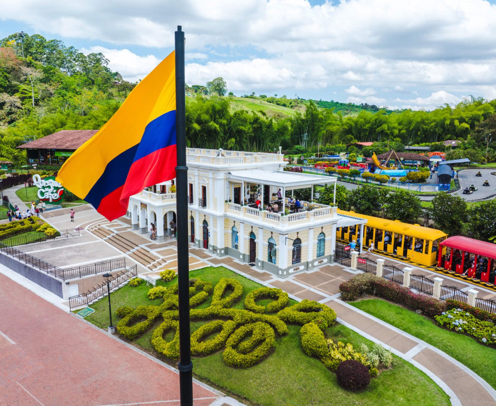 Descubre todos los destinos ecoturísticos de Colombia con Siempre Colombia: Amazonas, La Guajira, Zona Cafetera, Parque Nacional Tayrona, Llanos Orientales, Chocó Biogeográfico, Sierra Nevada de Santa Marta, San Andrés, Guaviare, Putumayo, Caquetá, Santander, Sierra de la Macarena, entre otros. Vive la aventura, biodiversidad, cultura y naturaleza con turismo responsable.