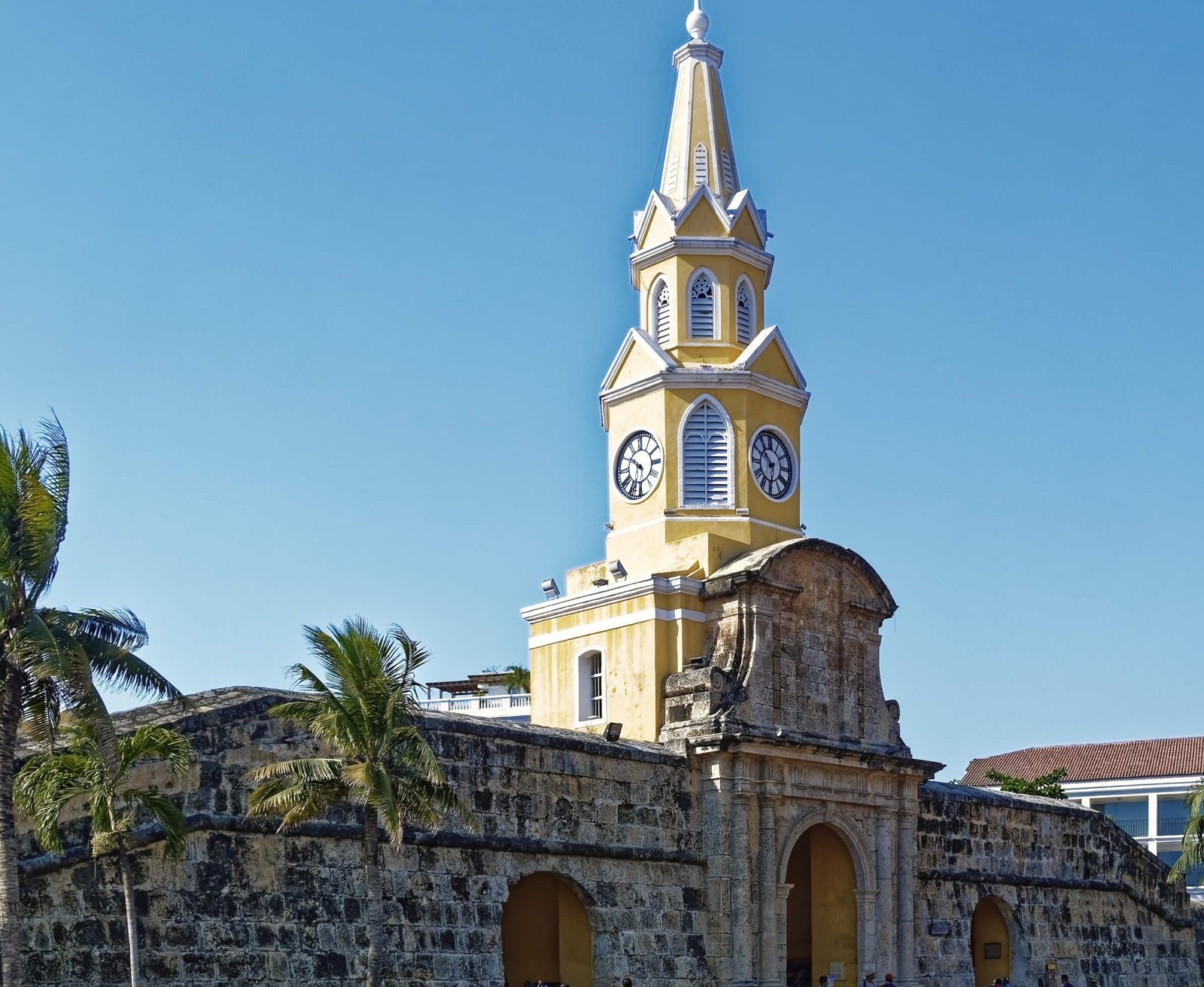 Discover all of Colombia’s ecotourism destinations with Siempre Colombia: Amazonas, La Guajira, the Coffee Region, Tayrona National Park, the Eastern Plains, the Chocó Biogeographic Region, the Sierra Nevada de Santa Marta, San Andrés, Guaviare, Putumayo, Caquetá, Santander, and the Sierra de la Macarena, among others. Experience adventure, biodiversity, culture, and nature through responsible tourism.