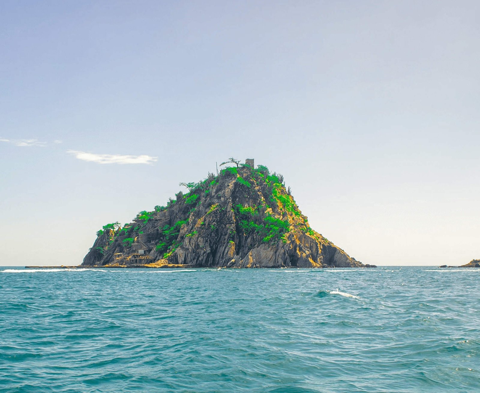 Descubre todos los destinos ecoturísticos de Colombia con Siempre Colombia: Amazonas, La Guajira, Zona Cafetera, Parque Nacional Tayrona, Llanos Orientales, Chocó Biogeográfico, Sierra Nevada de Santa Marta, San Andrés, Guaviare, Putumayo, Caquetá, Santander, Sierra de la Macarena, entre otros. Vive la aventura, biodiversidad, cultura y naturaleza con turismo responsable.