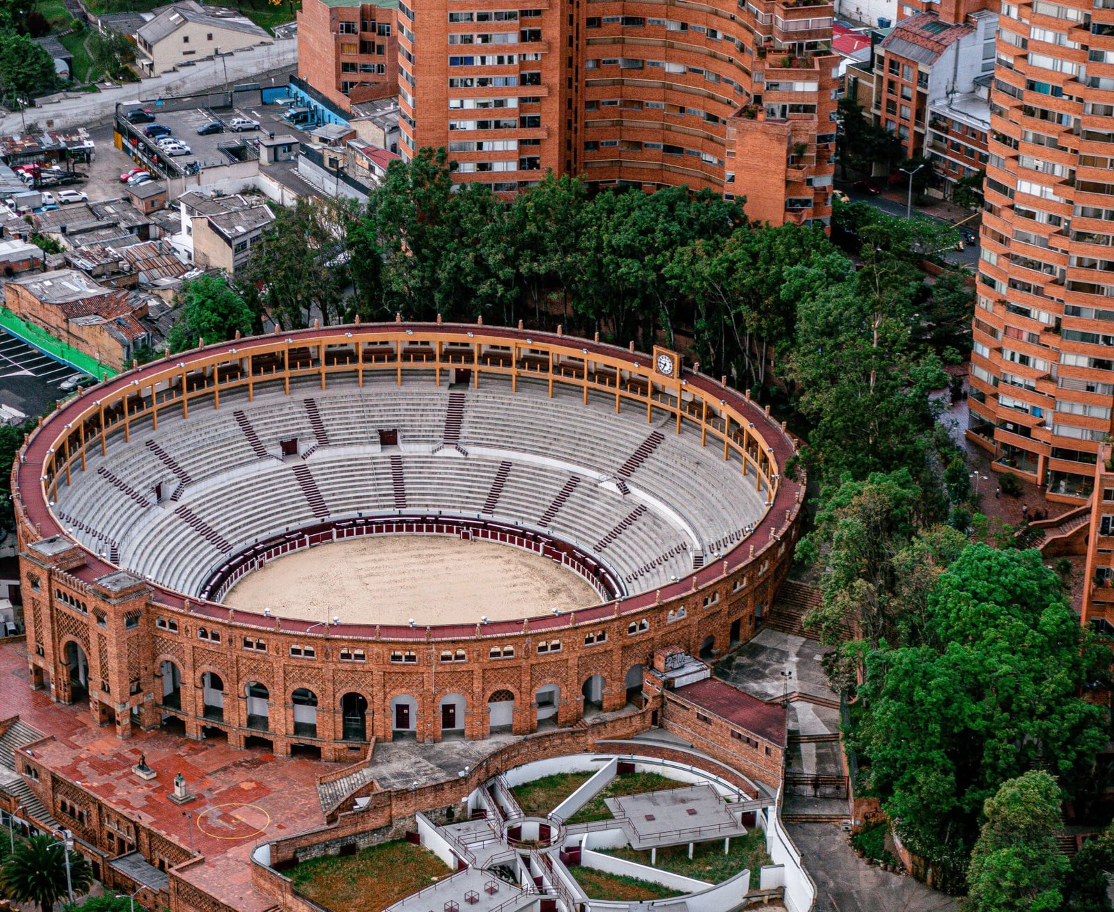 Descubre todos los destinos ecoturísticos de Colombia con Siempre Colombia: Amazonas, La Guajira, Zona Cafetera, Parque Nacional Tayrona, Llanos Orientales, Chocó Biogeográfico, Sierra Nevada de Santa Marta, San Andrés, Guaviare, Putumayo, Caquetá, Santander, Sierra de la Macarena, entre otros. Vive la aventura, biodiversidad, cultura y naturaleza con turismo responsable.