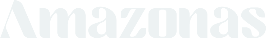 Viajeros navegando el río Amazonas rumbo a la Reserva Natural Marasha, rodeados de selva amazónica y biodiversidad entre Colombia y Perú. - Siempre Colombia - El País del realismo mágico - @SiempreCol