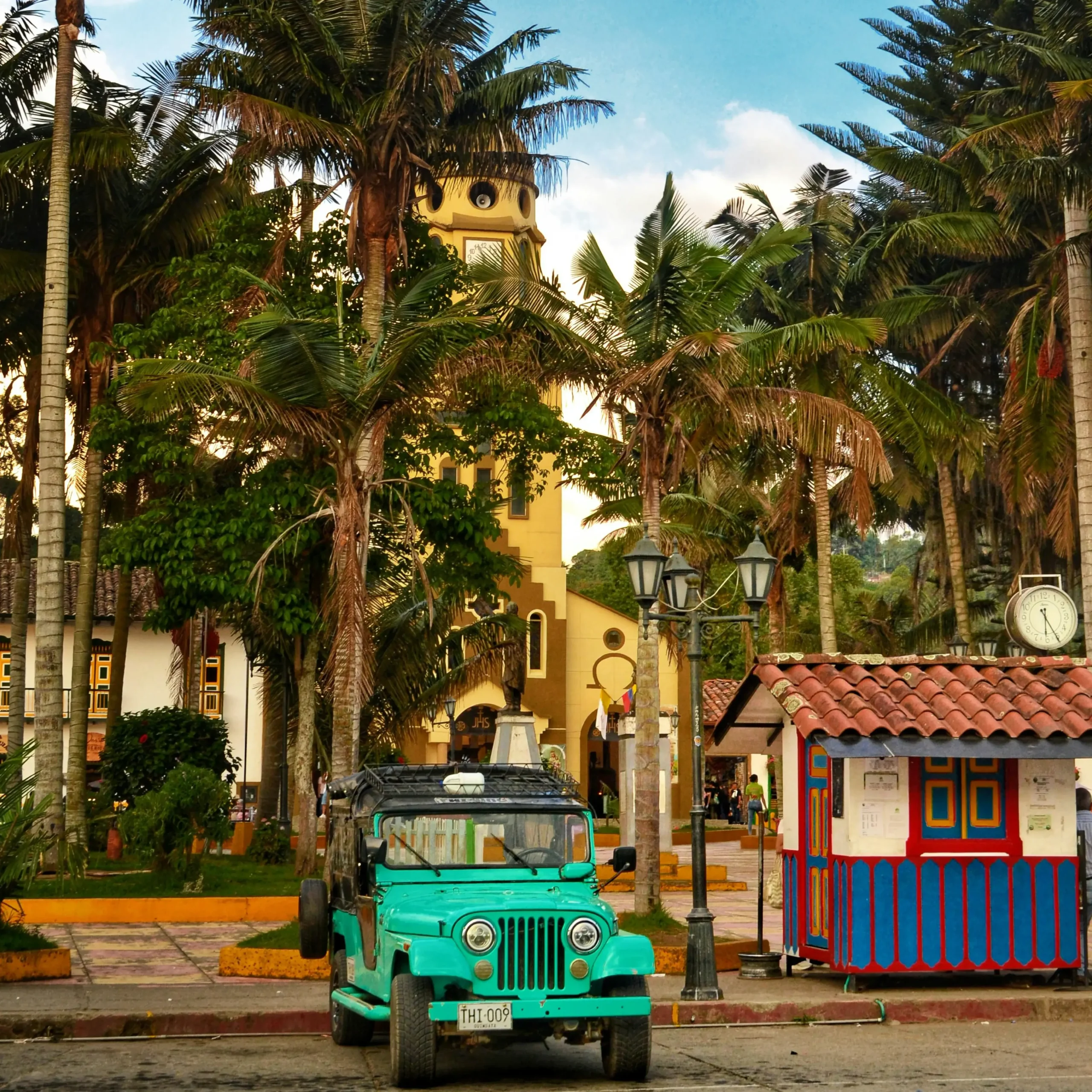 Descubre todos los destinos ecoturísticos de Colombia con Siempre Colombia: Amazonas, La Guajira, Zona Cafetera, Parque Nacional Tayrona, Llanos Orientales, Chocó Biogeográfico, Sierra Nevada de Santa Marta, San Andrés, Guaviare, Putumayo, Caquetá, Santander, Sierra de la Macarena, entre otros. Vive la aventura, biodiversidad, cultura y naturaleza con turismo responsable.
