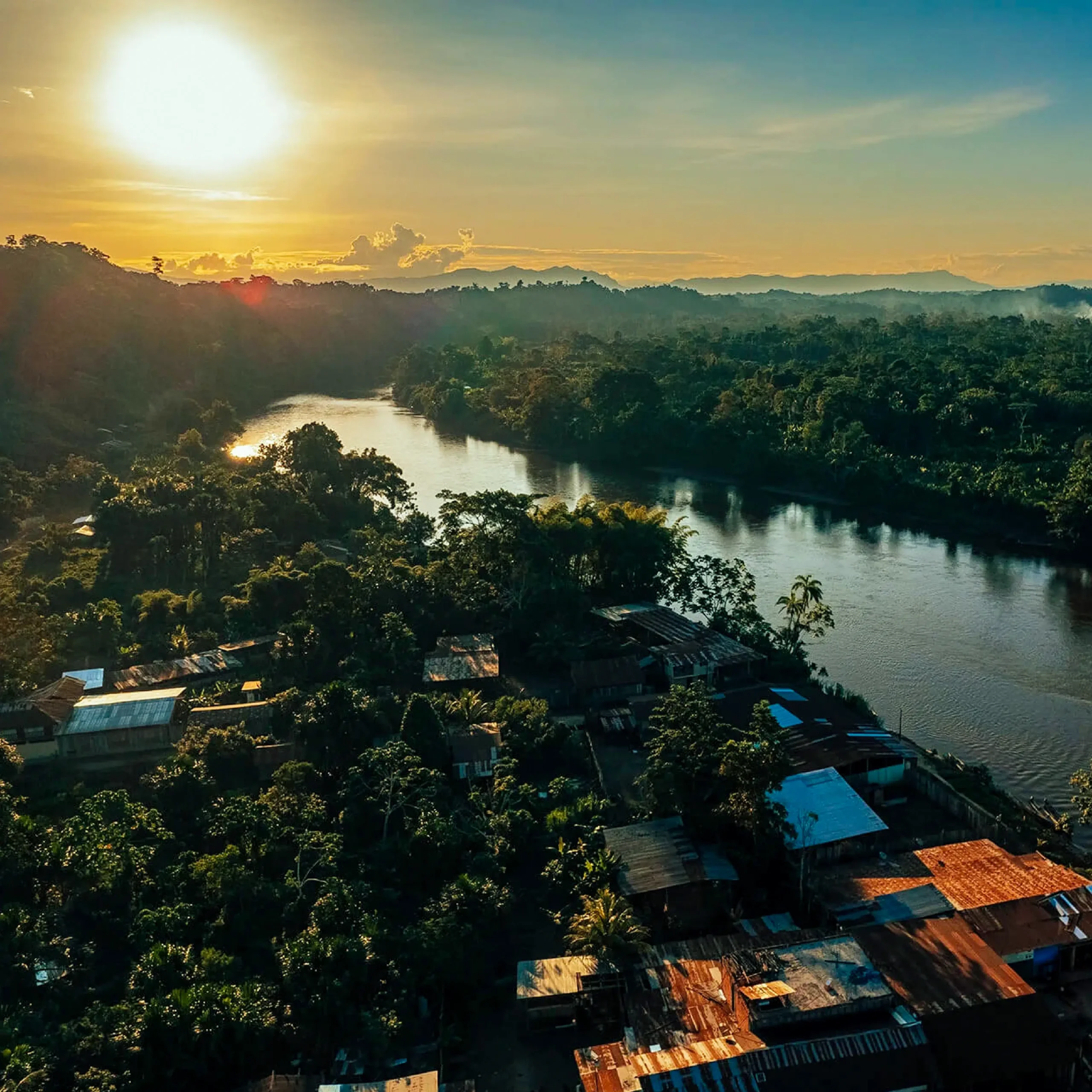 Descubre todos los destinos ecoturísticos de Colombia con Siempre Colombia: Amazonas, La Guajira, Zona Cafetera, Parque Nacional Tayrona, Llanos Orientales, Chocó Biogeográfico, Sierra Nevada de Santa Marta, San Andrés, Guaviare, Putumayo, Caquetá, Santander, Sierra de la Macarena, entre otros. Vive la aventura, biodiversidad, cultura y naturaleza con turismo responsable.