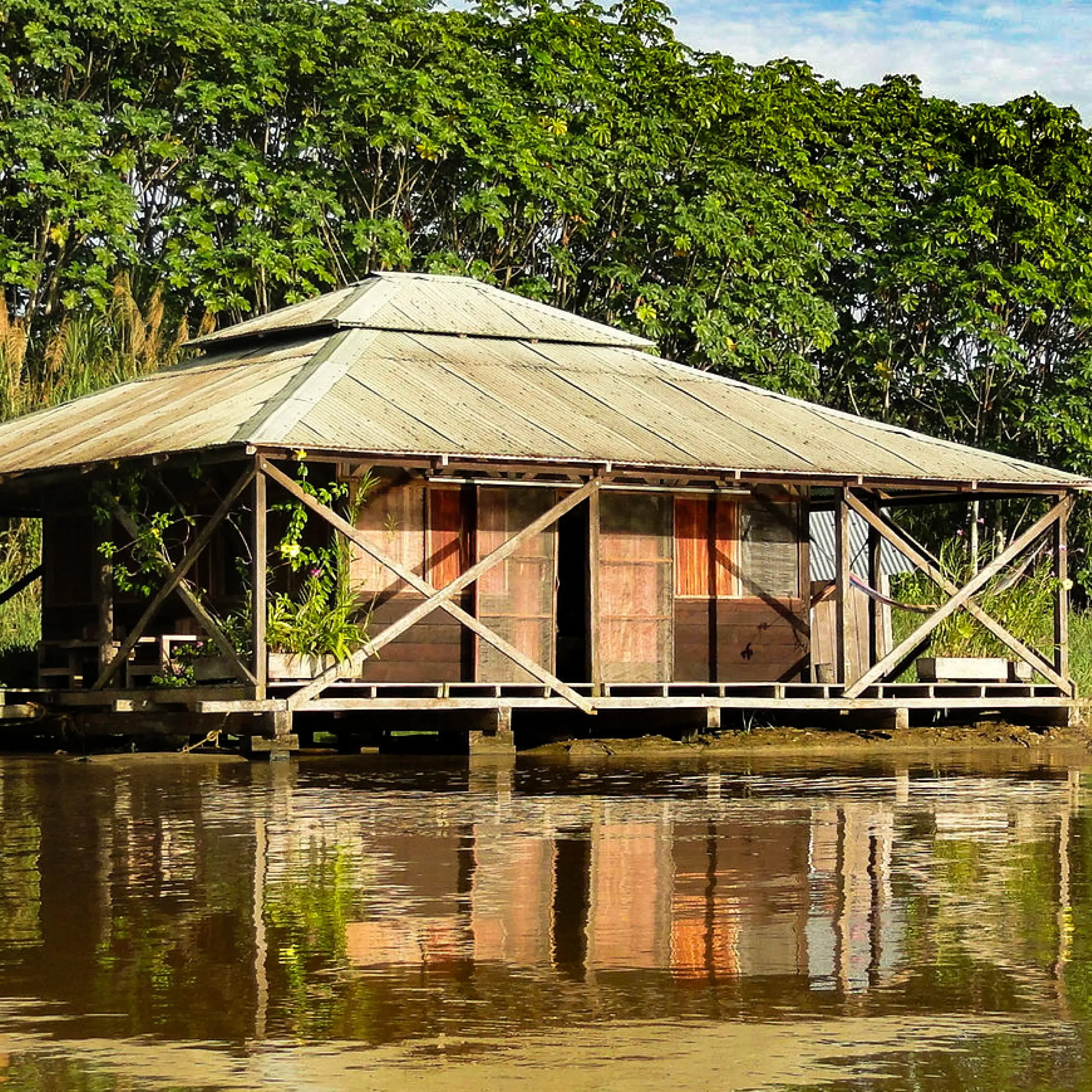Descubre todos los destinos ecoturísticos de Colombia con Siempre Colombia: Amazonas, La Guajira, Zona Cafetera, Parque Nacional Tayrona, Llanos Orientales, Chocó Biogeográfico, Sierra Nevada de Santa Marta, San Andrés, Guaviare, Putumayo, Caquetá, Santander, Sierra de la Macarena, entre otros. Vive la aventura, biodiversidad, cultura y naturaleza con turismo responsable.