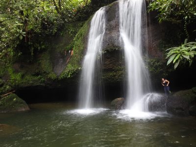 Turista en cascada de Villagarzon Putumayo